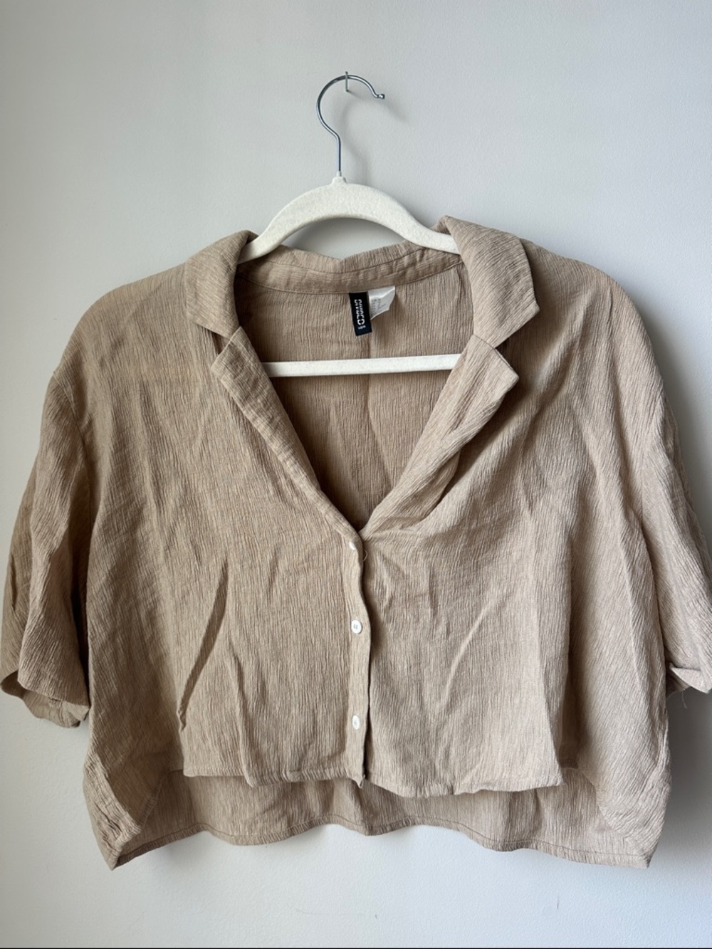 H&M Cropped Button-Front Beige Shirt